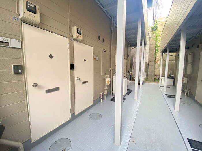 物件外観写真2　(エントランス部分)