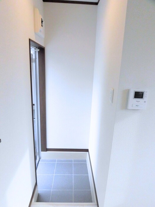 物件内観写真16　(玄関)