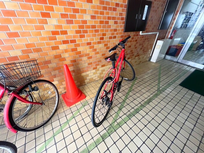 物件外観写真4　(駐輪場)