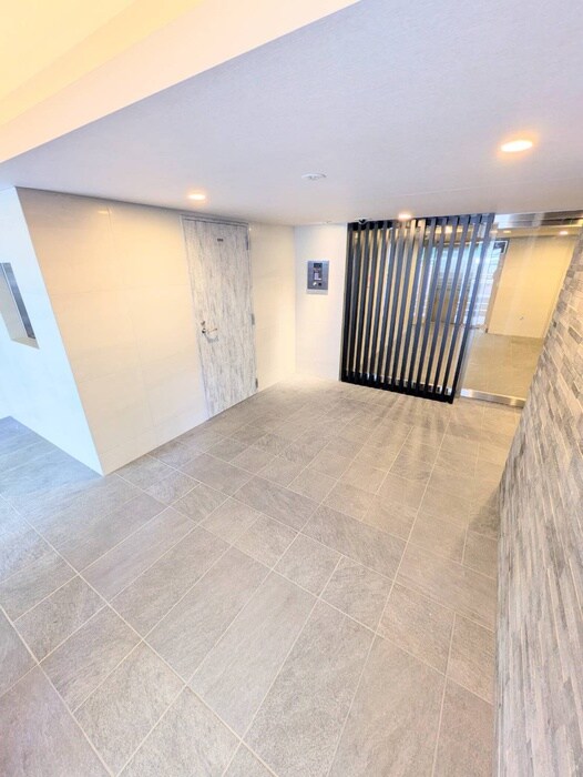 物件外観写真4　(エントランス部分)