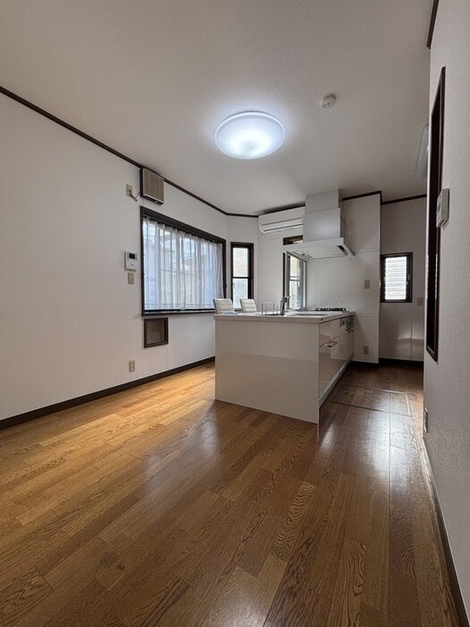 物件内観写真3　(室内からの展望)