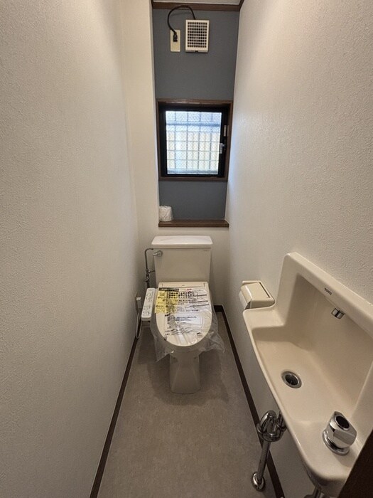 物件内観写真8　(トイレ)