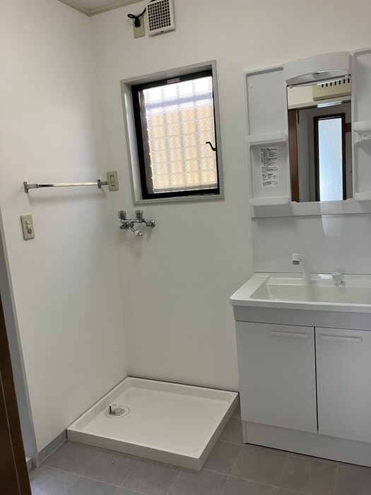 物件内観写真10　(洗濯機置場)