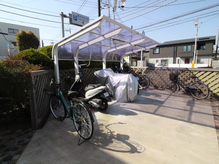 物件外観写真4　(駐輪場)