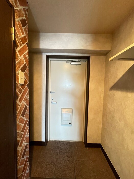 物件内観写真16　(玄関)