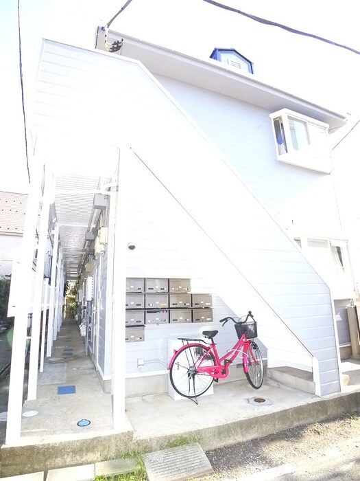 物件外観写真3　(エントランス部分)