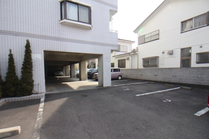 物件外観写真4　(駐車場)