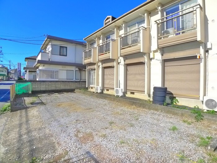 物件外観写真2　(駐車場)