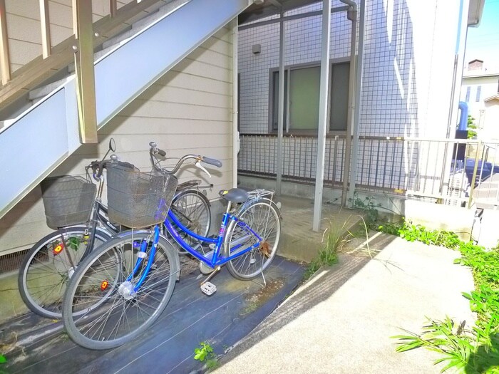 物件外観写真3　(駐輪場)
