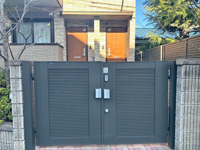 物件外観写真6　(エントランス部分)