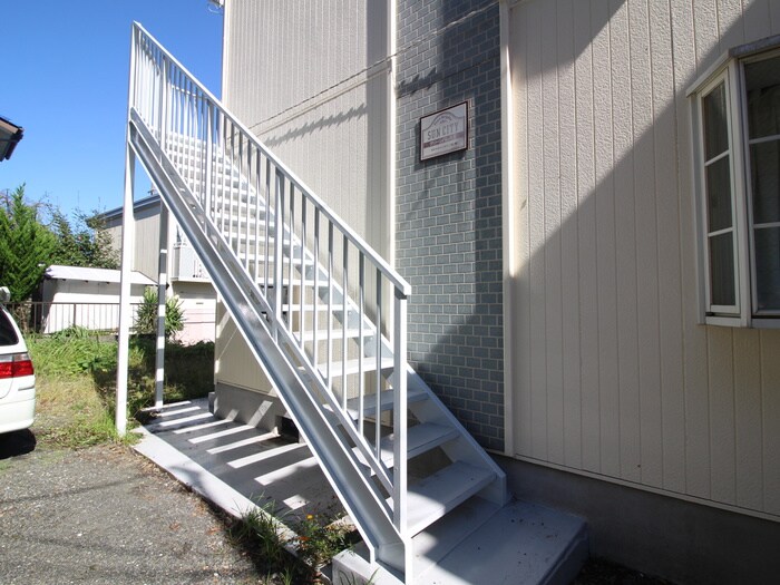 物件外観写真4　(エントランス部分)