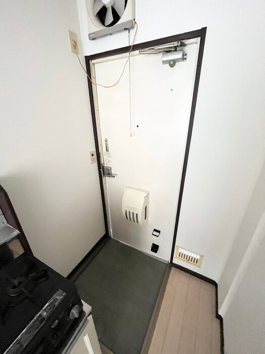 物件内観写真13　(玄関)