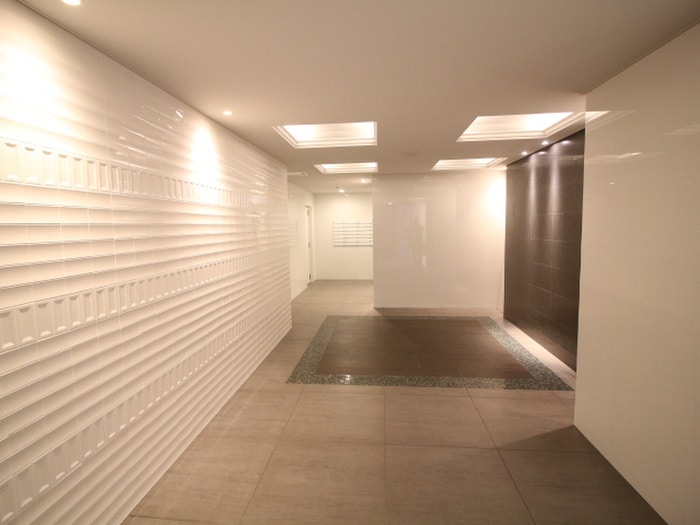 物件外観写真4　(エントランス部分)