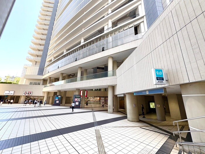 物件外観写真4　(エントランス部分)