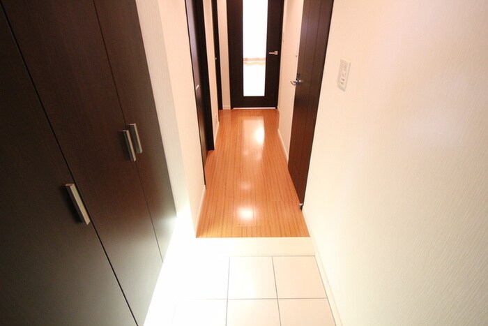 物件内観写真12　(玄関)