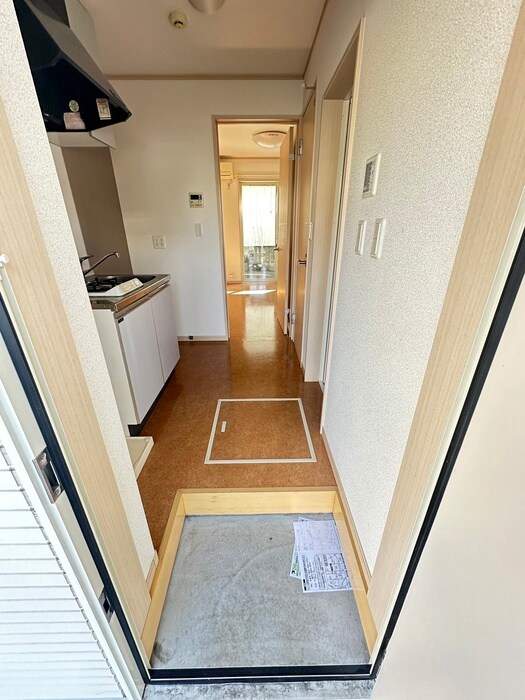 物件内観写真16　(玄関)