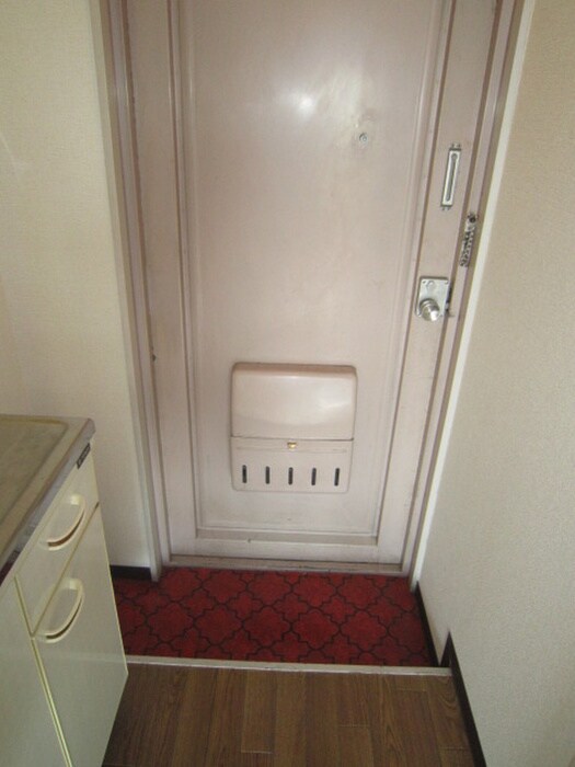 物件内観写真9　(玄関)