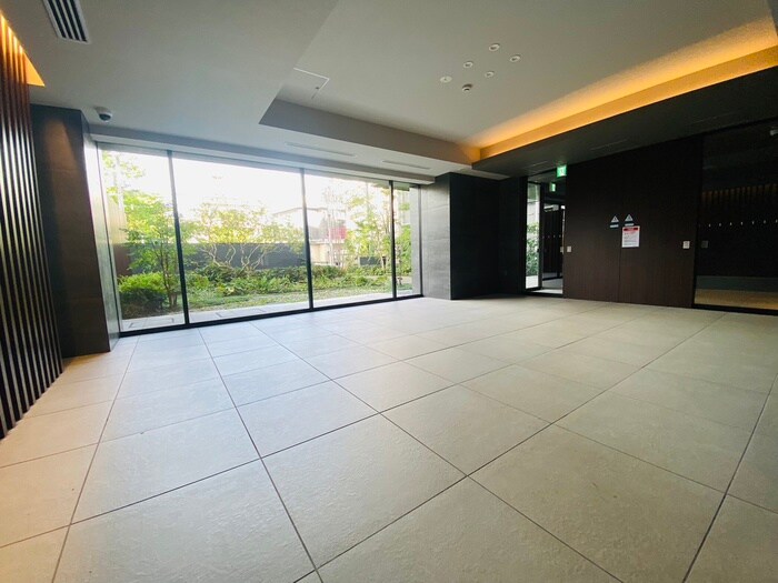 物件外観写真4　(エントランス部分)