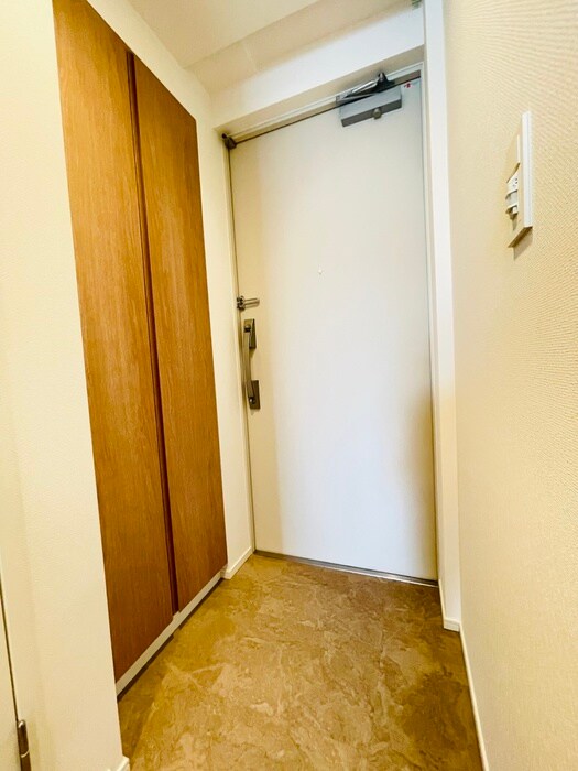 物件内観写真16　(玄関)