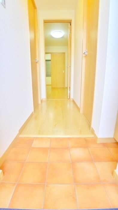 物件内観写真7　(玄関)