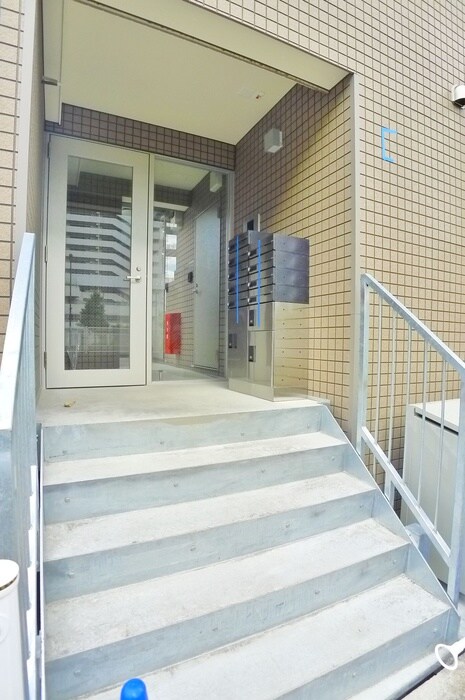 物件外観写真4　(エントランス部分)