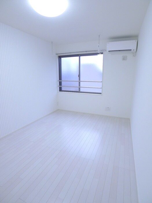 物件内観写真8　(室内からの展望)