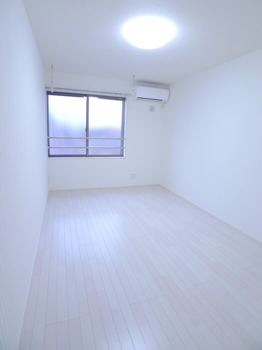 物件内観写真8　(室内からの展望)