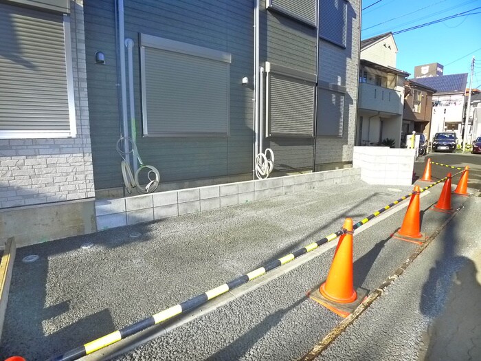 物件外観写真5　(駐車場)