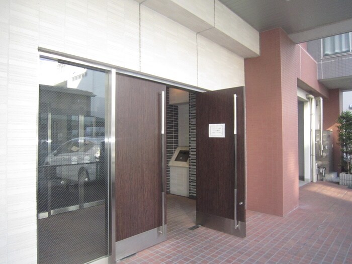 物件外観写真6　(エントランス部分)