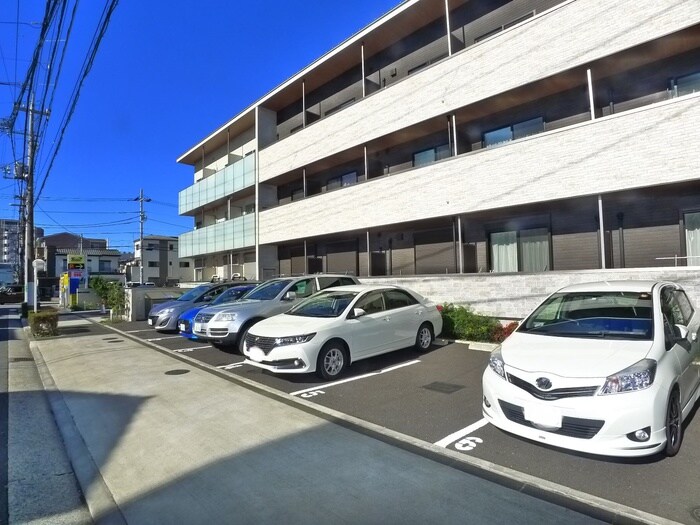 物件外観写真5　(駐車場)