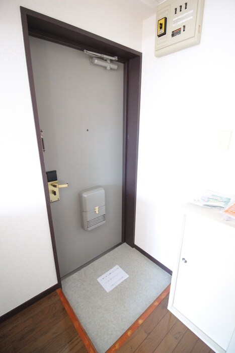 物件内観写真10　(玄関)