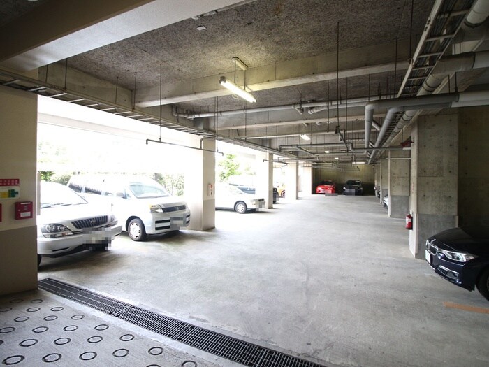 物件外観写真3　(駐車場)