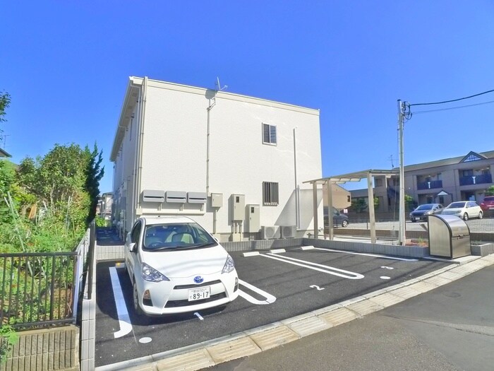 物件外観写真5　(駐車場)