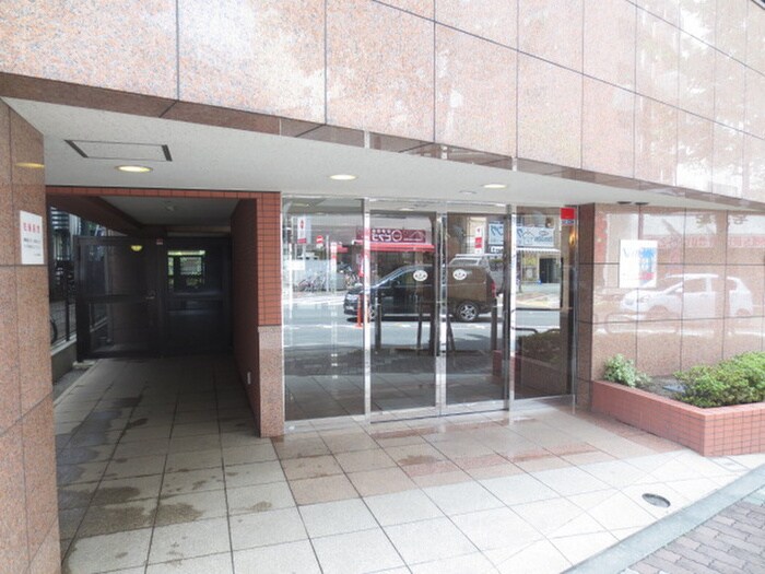 物件外観写真6　(エントランス部分)