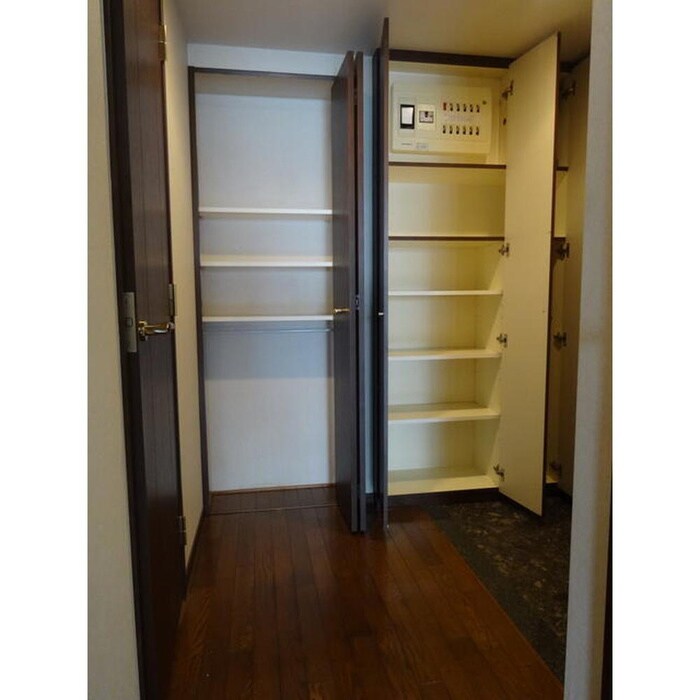 物件内観写真12　(靴箱)