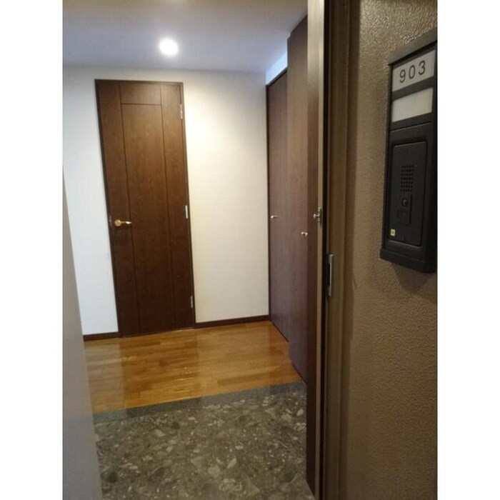 物件内観写真17　(玄関)