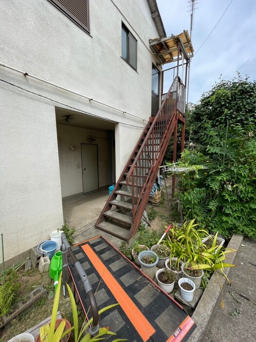 物件外観写真4　(エントランス部分)