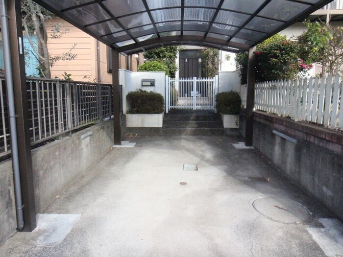 物件外観写真5　(駐車場)