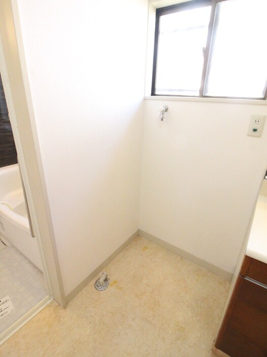 物件内観写真17　(洗濯機置場)