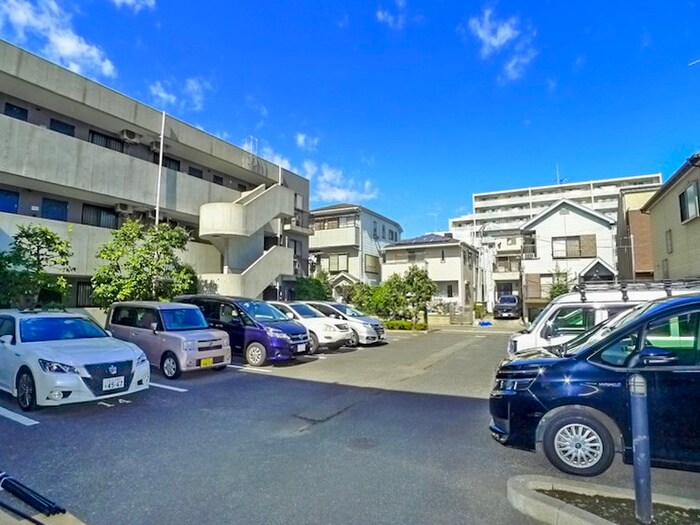 物件外観写真6　(駐車場)