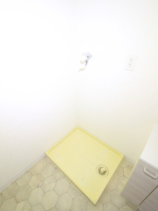 物件内観写真18　(洗濯機置場)