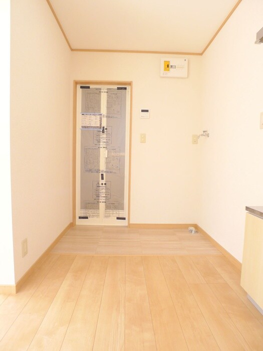 物件内観写真15　(洗濯機置場)