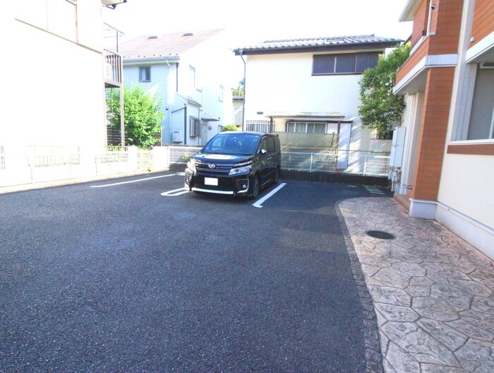物件外観写真3　(駐車場)