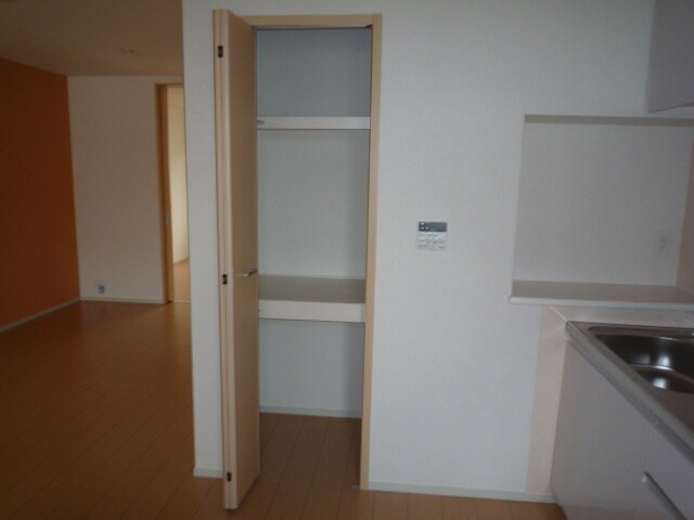 物件内観写真10　(収納)