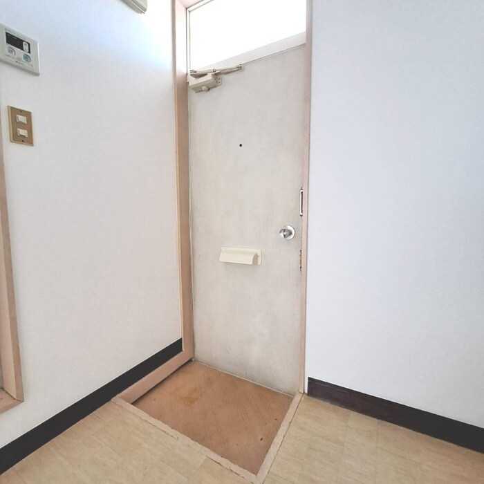 物件内観写真6　(玄関)