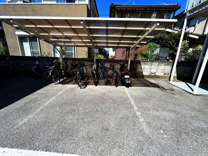 物件外観写真3　(駐輪場)