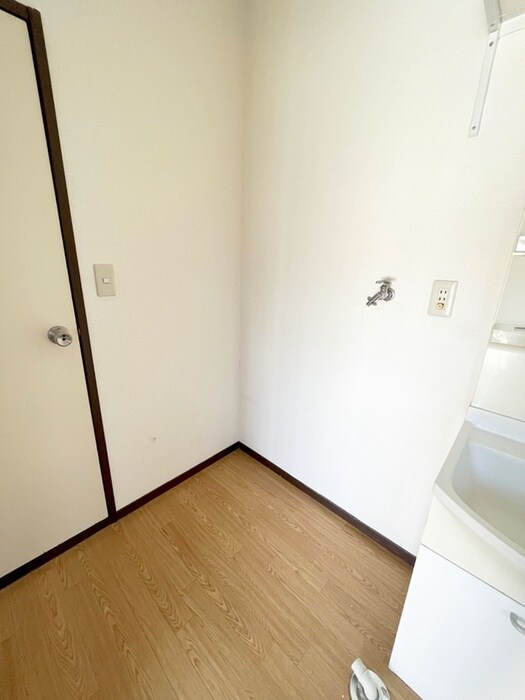 物件内観写真15　(洗濯機置場)