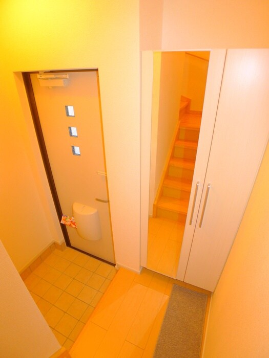 物件内観写真15　(玄関)