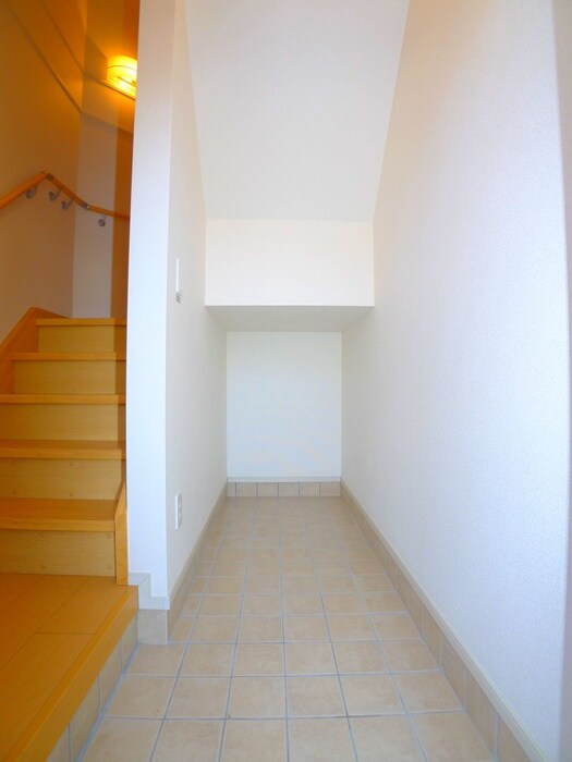 物件内観写真16　(玄関)