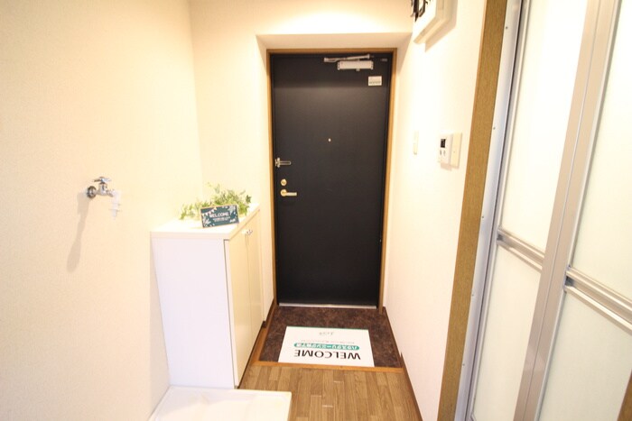 物件内観写真12　(玄関)